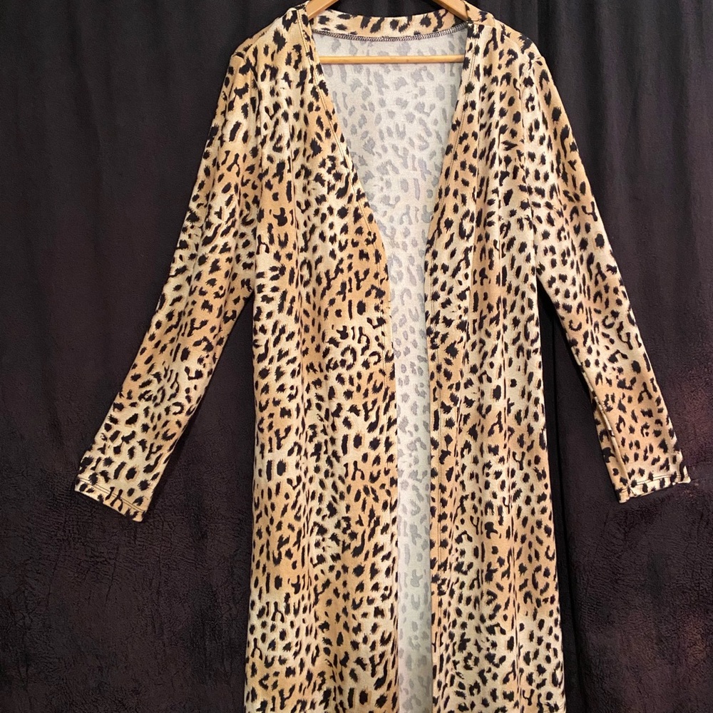Leopard print Long cardigan 95% polyester 5% spandex. Fits L-XL